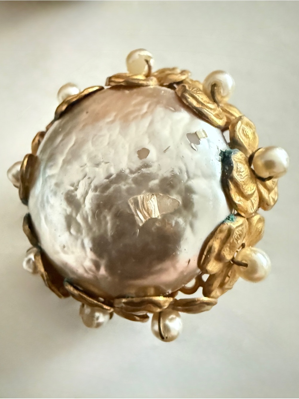 Vintage Miriam Haskell Faux Baroque Pearl Clip-On Earrings Gold Tone Signed - Picture 7 of 10